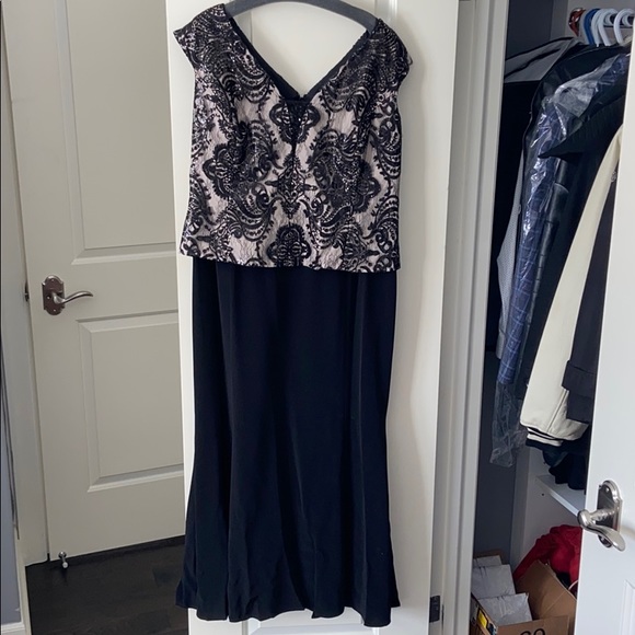 Dress - Picture 1 of 4